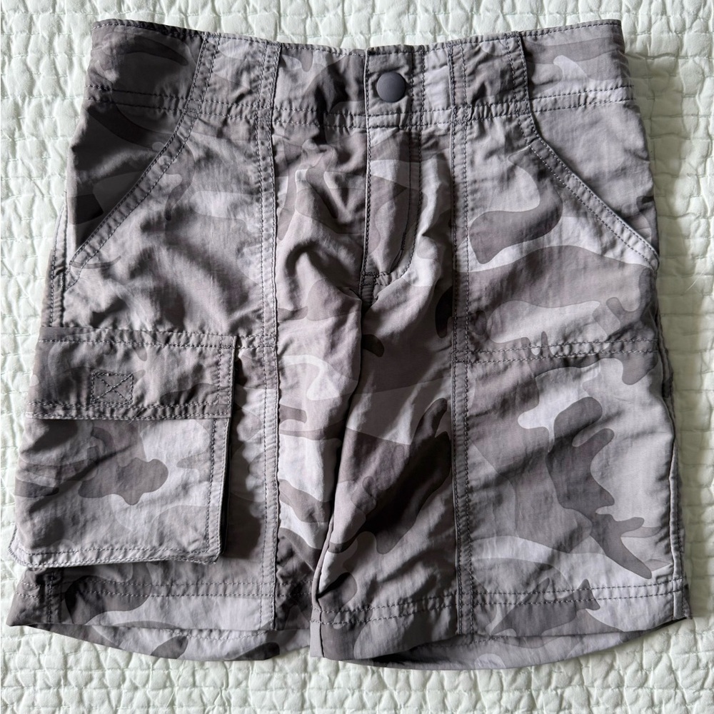 Patagonia Camouflage cargo shorts in Gray Tones Boys XS 5-6 quick dry swim
